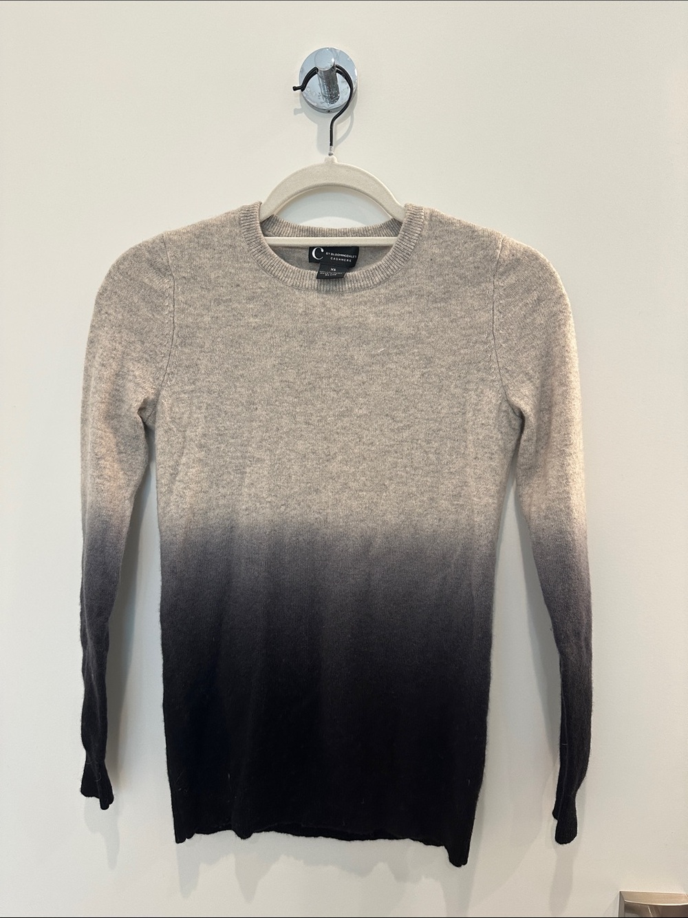 Club Monaco Beige to Black Ombre 100% two ply Cashmere Crewneck sweater
